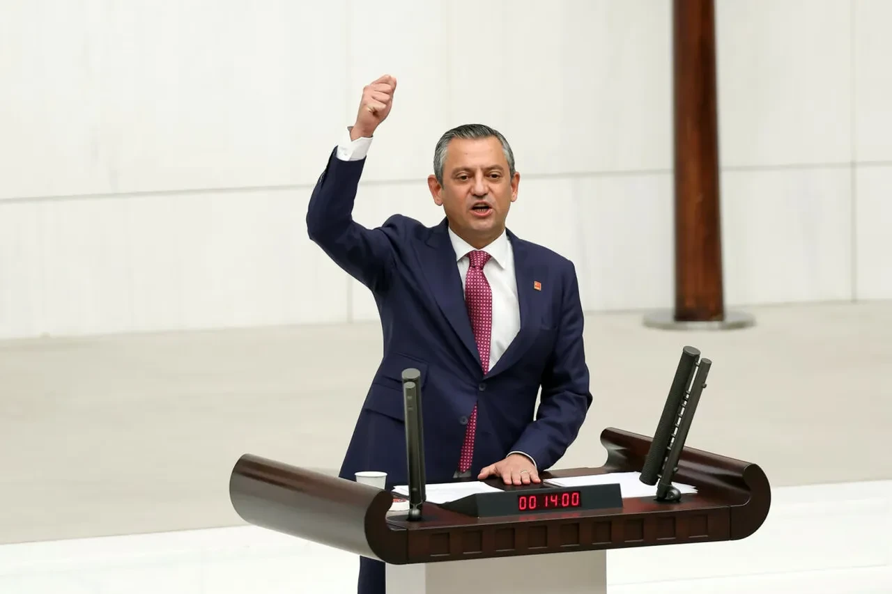 Özgür Özel'den Manavgat Belediyesi'ndeki rüşvet görüntülerine tepki: Allah onun bin kere cezasını versin