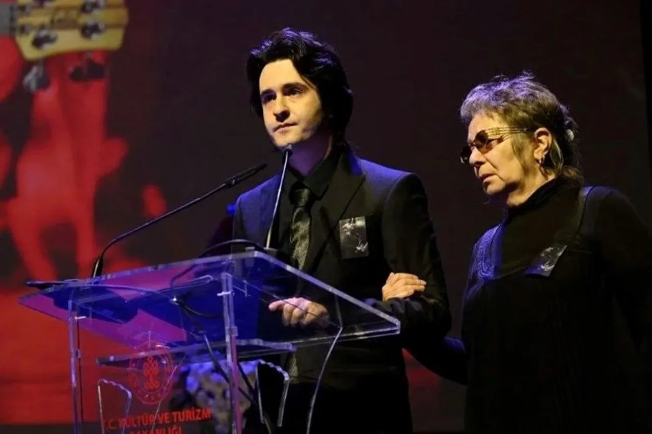 Özkan Uğur’suz ikinci yıl! Ailesinden duygusal paylaşım: Boşluğun dolmuyor