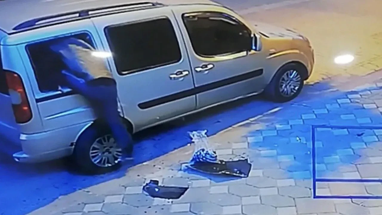 Park halindeki araçtan 1,5 milyon çaldılar! 3 Perulu yaka paça yakalandı 