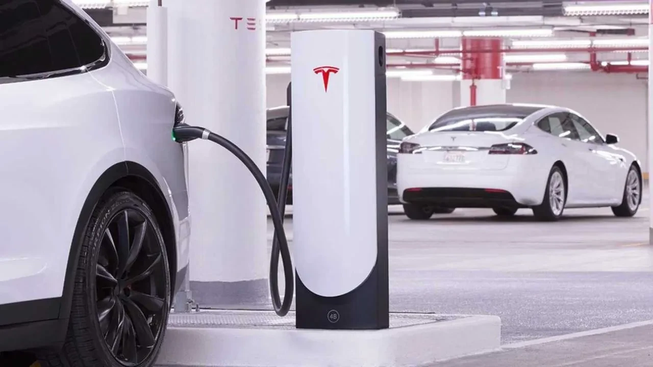 Rekor satış sonrası Tesla Türkiye yatırımını artırıyor: Yeni Supercharger istasyonları açıklandı