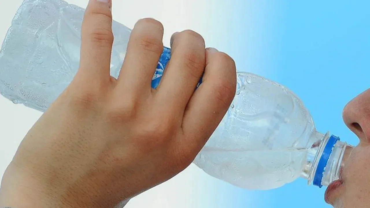 Sağlık Bakanlığı uyardı! Sıvı tüketimine ve beslenme düzenine dikkat