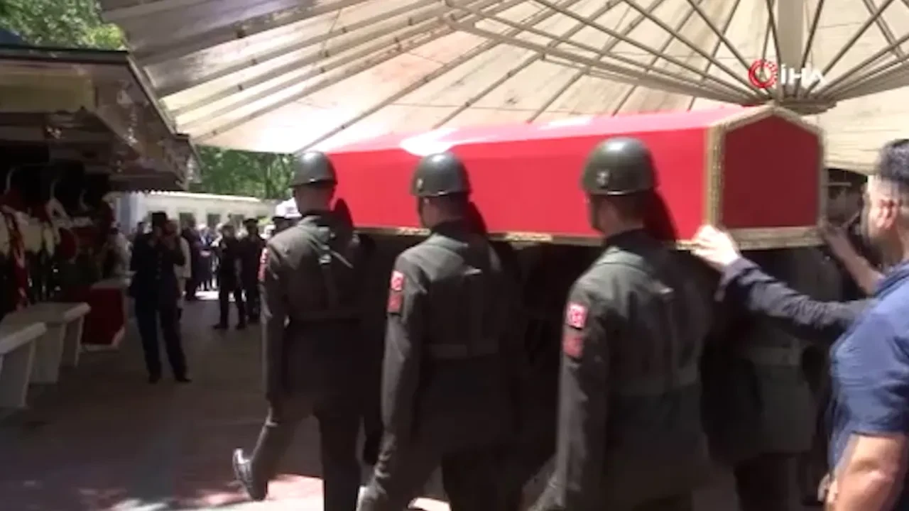 Şehit Piyade Sözleşmeli Er Ahmet Gültekin son yolculuğuna uğurlanıyor
