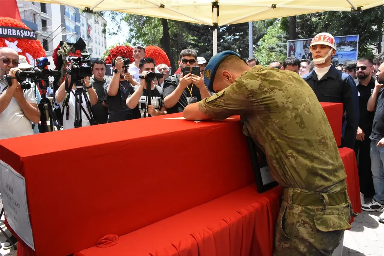 Şehitlerimize hakaret etmişti! Emniyet anında paketledi 
