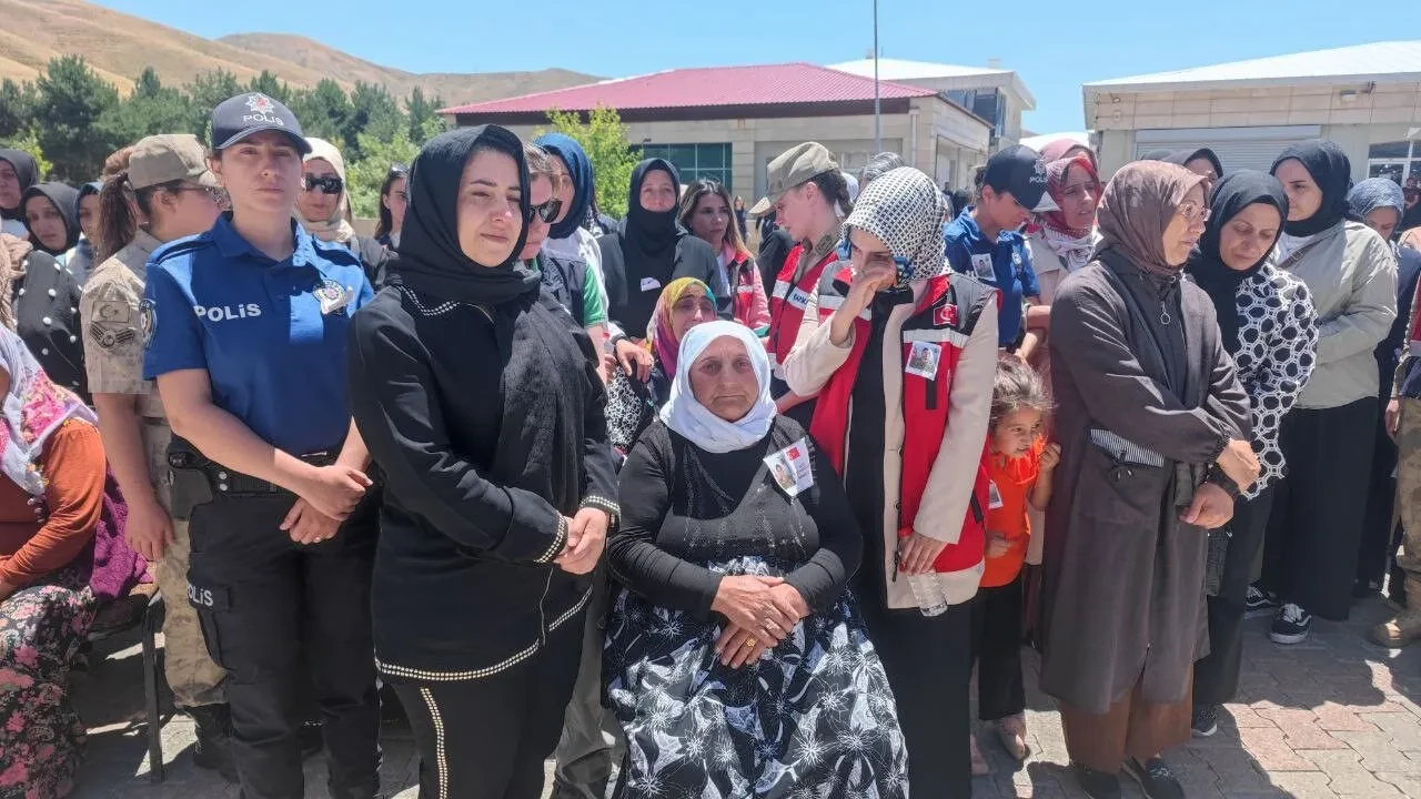 Türkiye şehitlerini ebediyete uğurladı! 12 kahraman, 12 acı hikaye