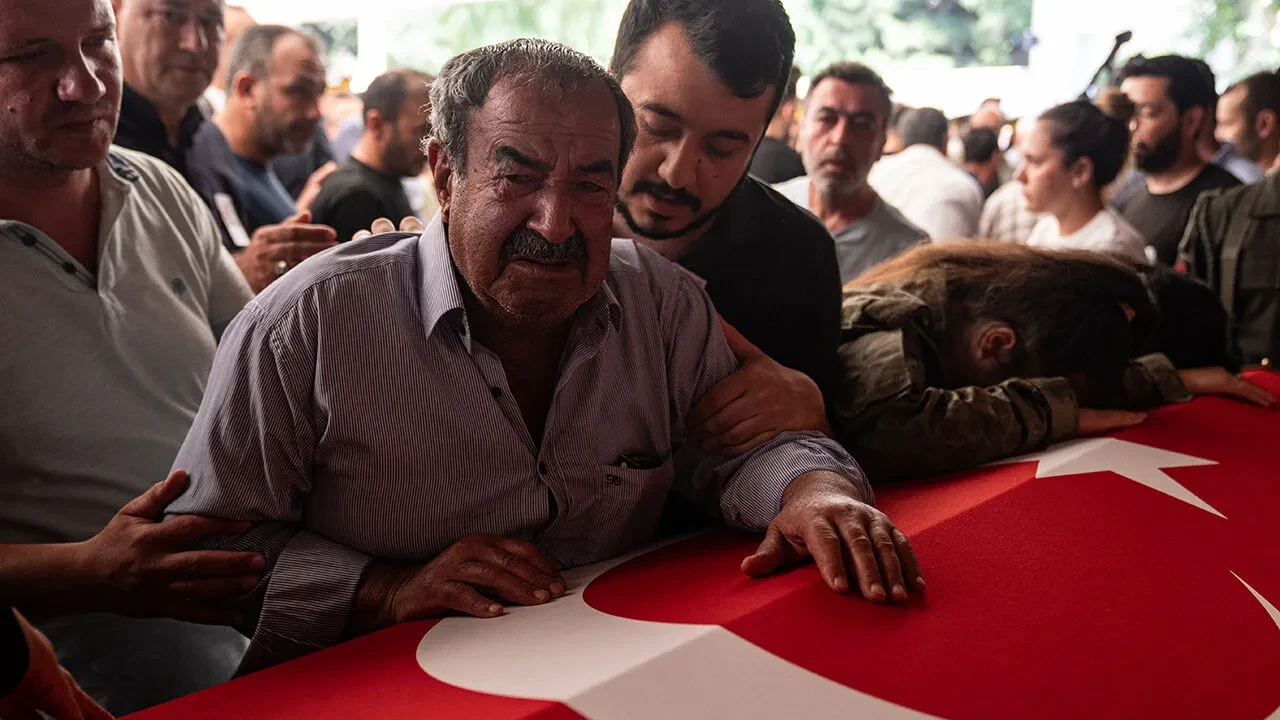 Türkiye şehitlerini ebediyete uğurladı! 12 kahraman, 12 acı hikaye