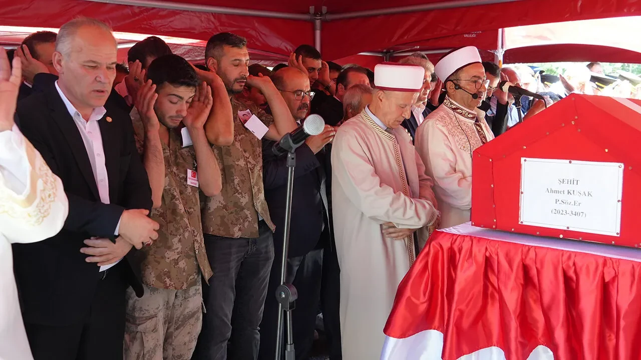 Türkiye şehitlerini ebediyete uğurladı! 12 kahraman, 12 acı hikaye