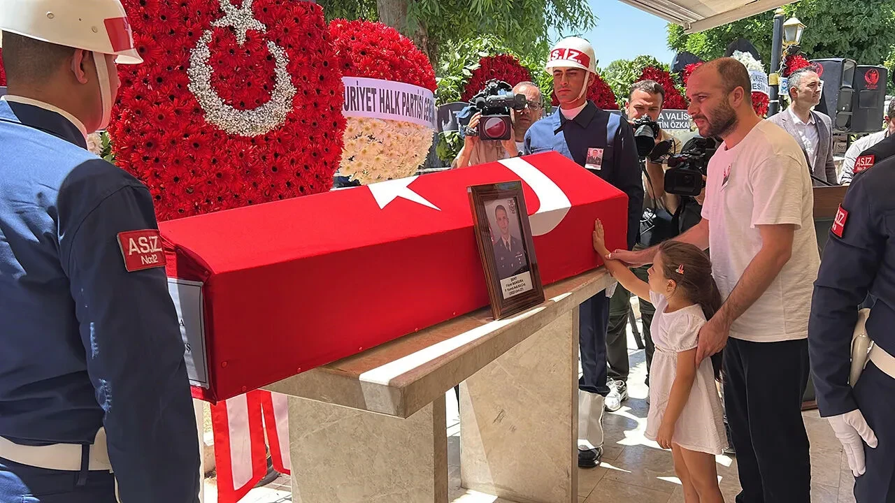 Türkiye şehitlerini ebediyete uğurladı! 12 kahraman, 12 acı hikaye