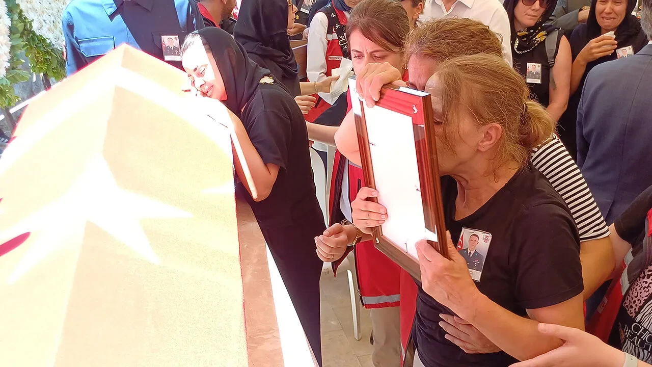 Türkiye şehitlerini ebediyete uğurladı! 12 kahraman, 12 acı hikaye