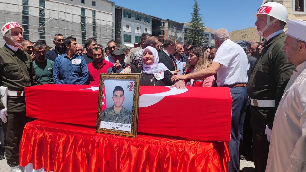 Türkiye şehitlerini ebediyete uğurladı! 12 kahraman, 12 acı hikaye