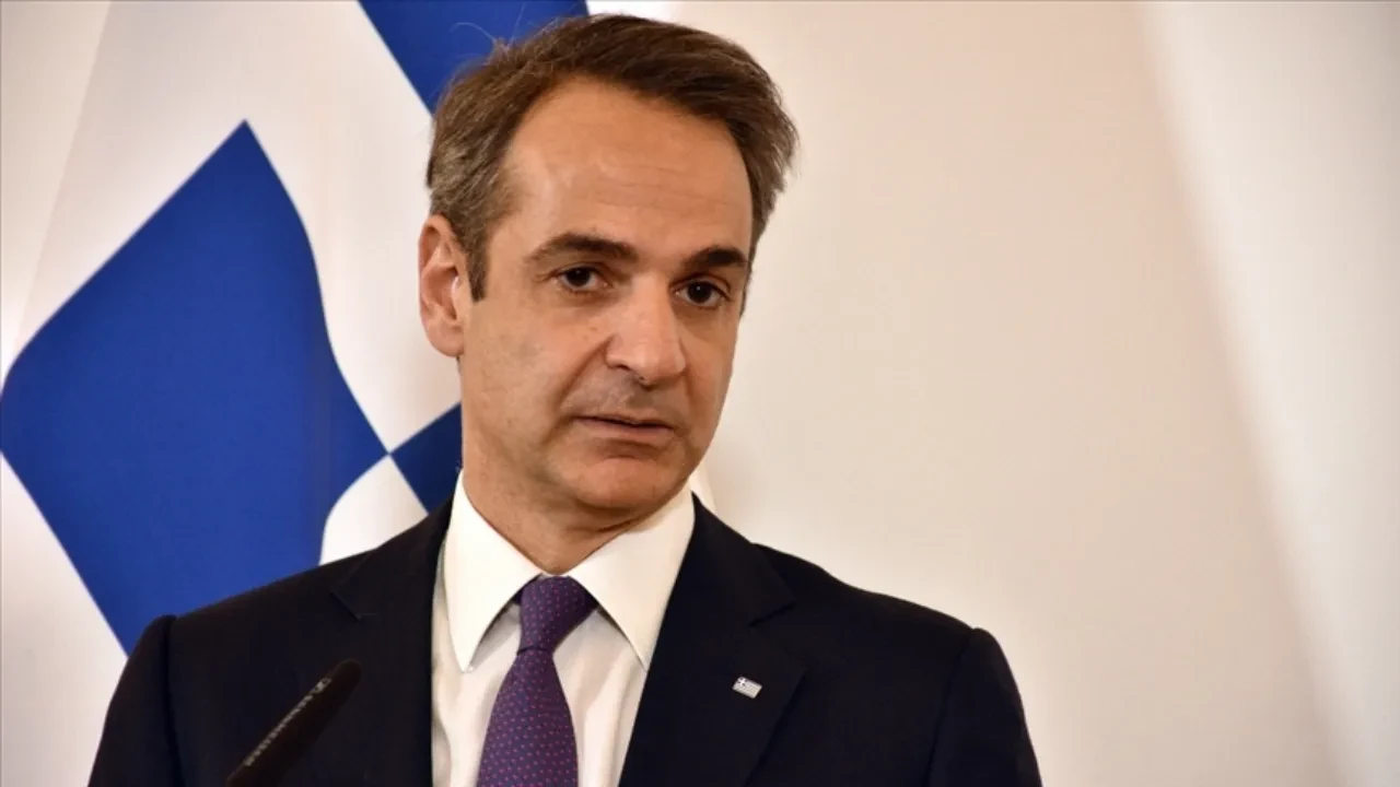 Yunanistan Başbakanı Miçoktakis'e beyaz tozlu mektup! Parlamento alarma geçti