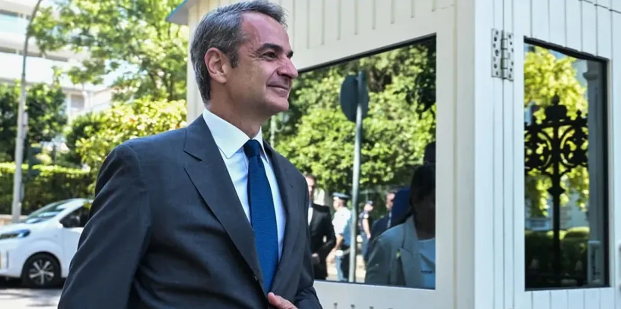 Yunanistan Başbakanı Miçoktakis'e beyaz tozlu mektup! Parlamento alarma geçti