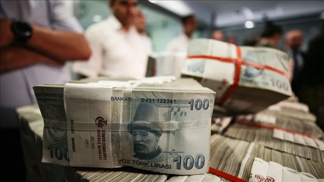100 bin lira ihtiyaç kredisi çeken kişinin ödeyeceği tutar değişti!