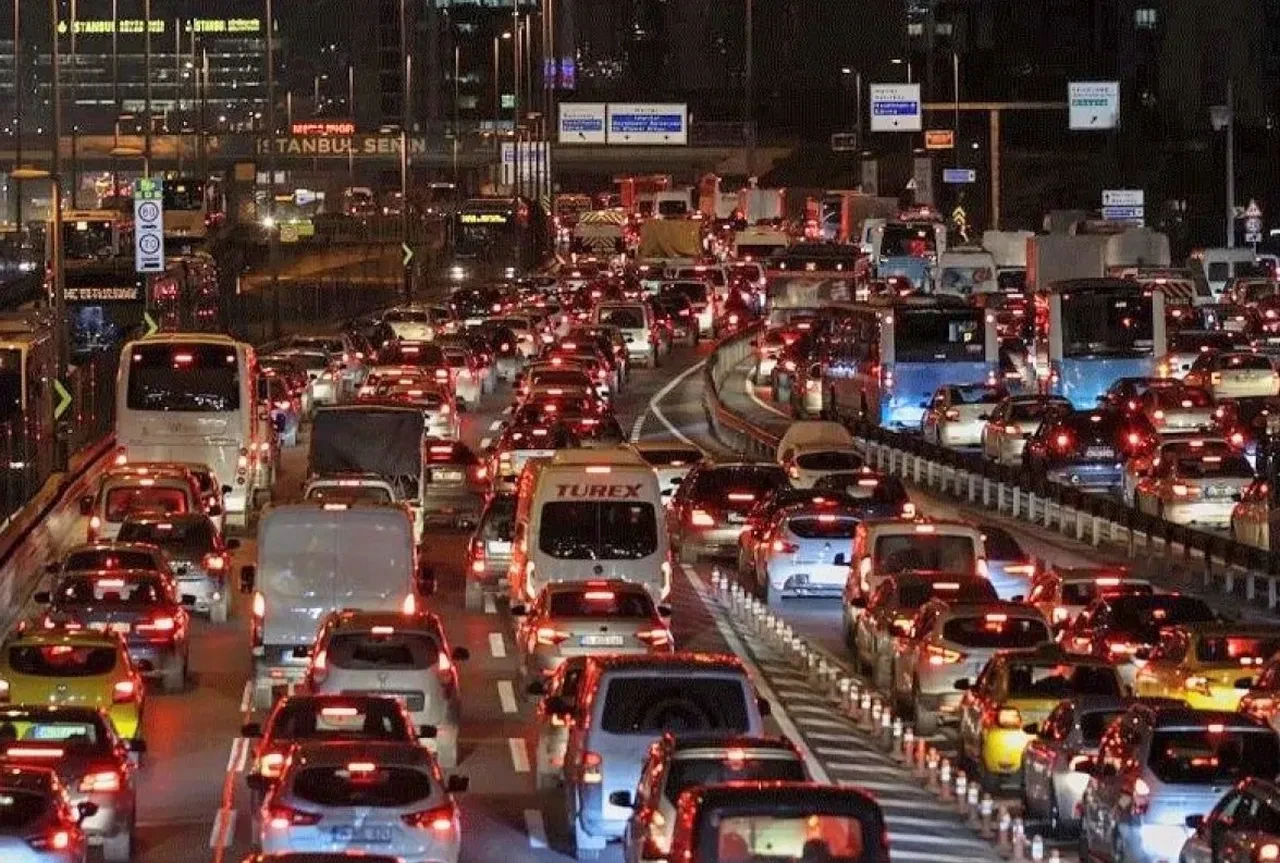 Akaryakıt fiyatları yerinde durmuyor! Motorine bir zam daha! Pompaya yansıdı