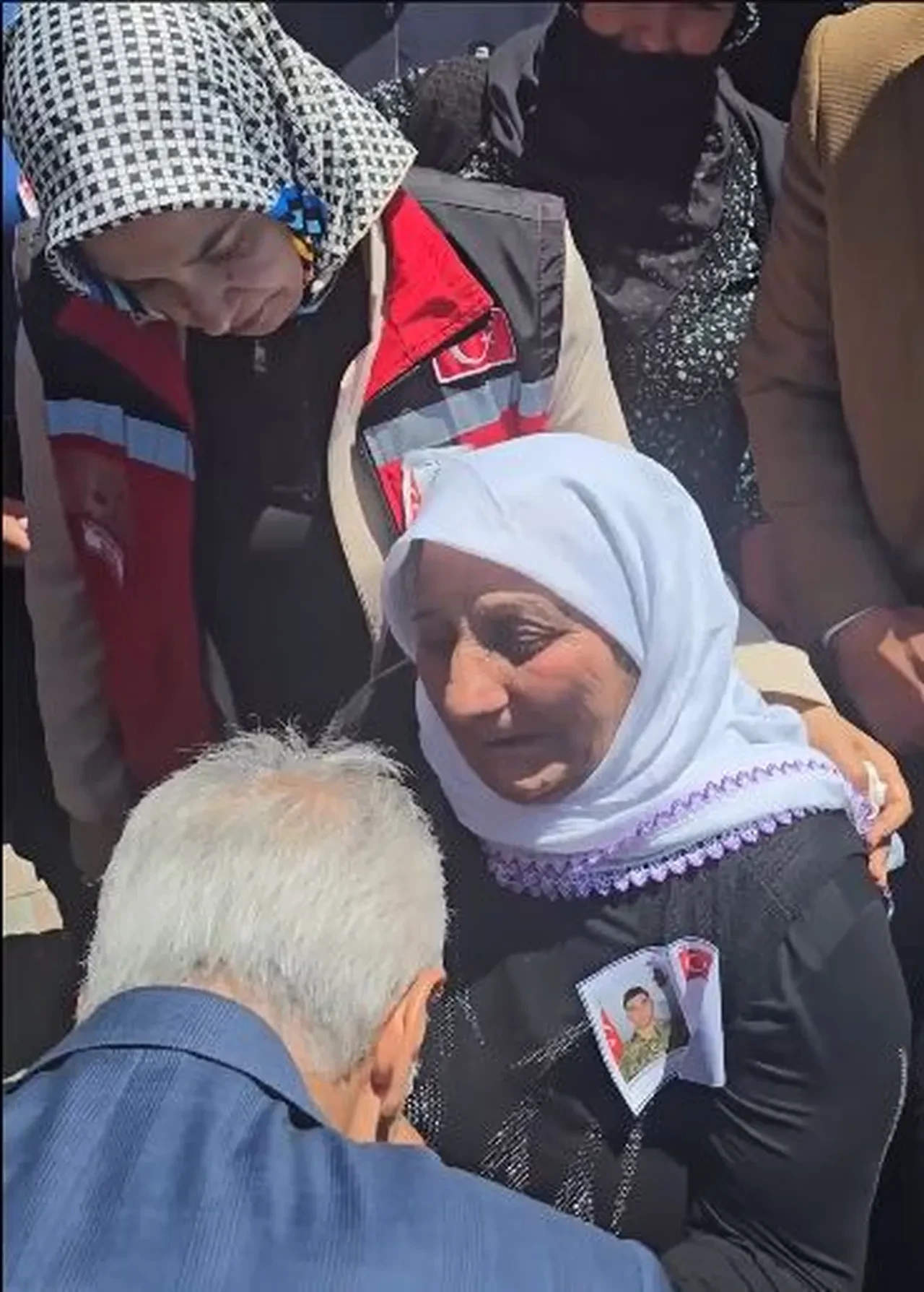 Bakan Uraloğlu ile şehit annesi arasında duygulandıran konuşma