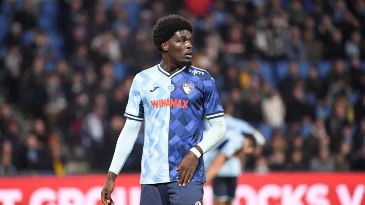 Beşiktaş'tan stoper hamlesi! Fransa basını duyurdu