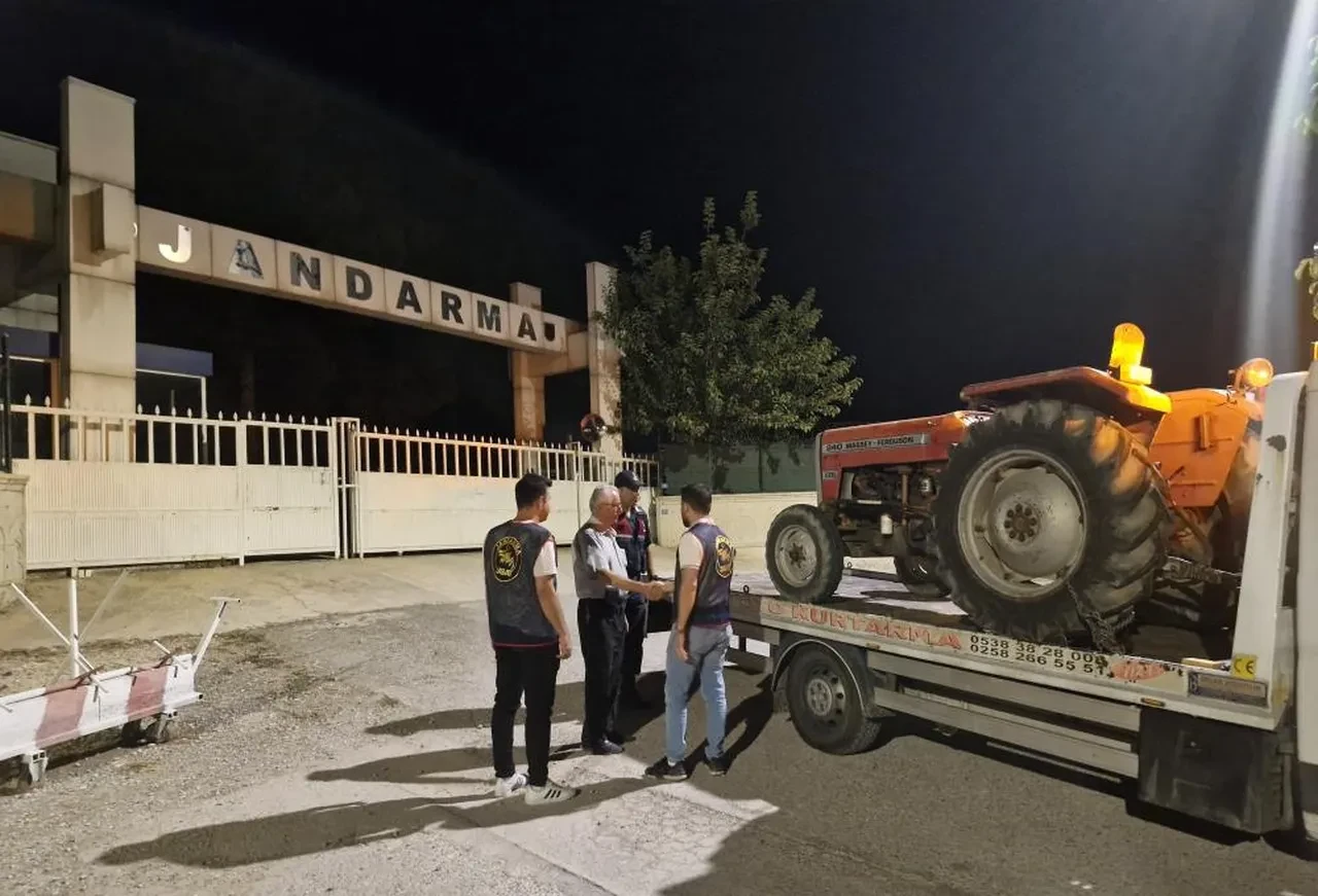 Böyle hırsızlık görülmedi! 400 bin liralık traktörü TIR'a yükleyip götürdüler