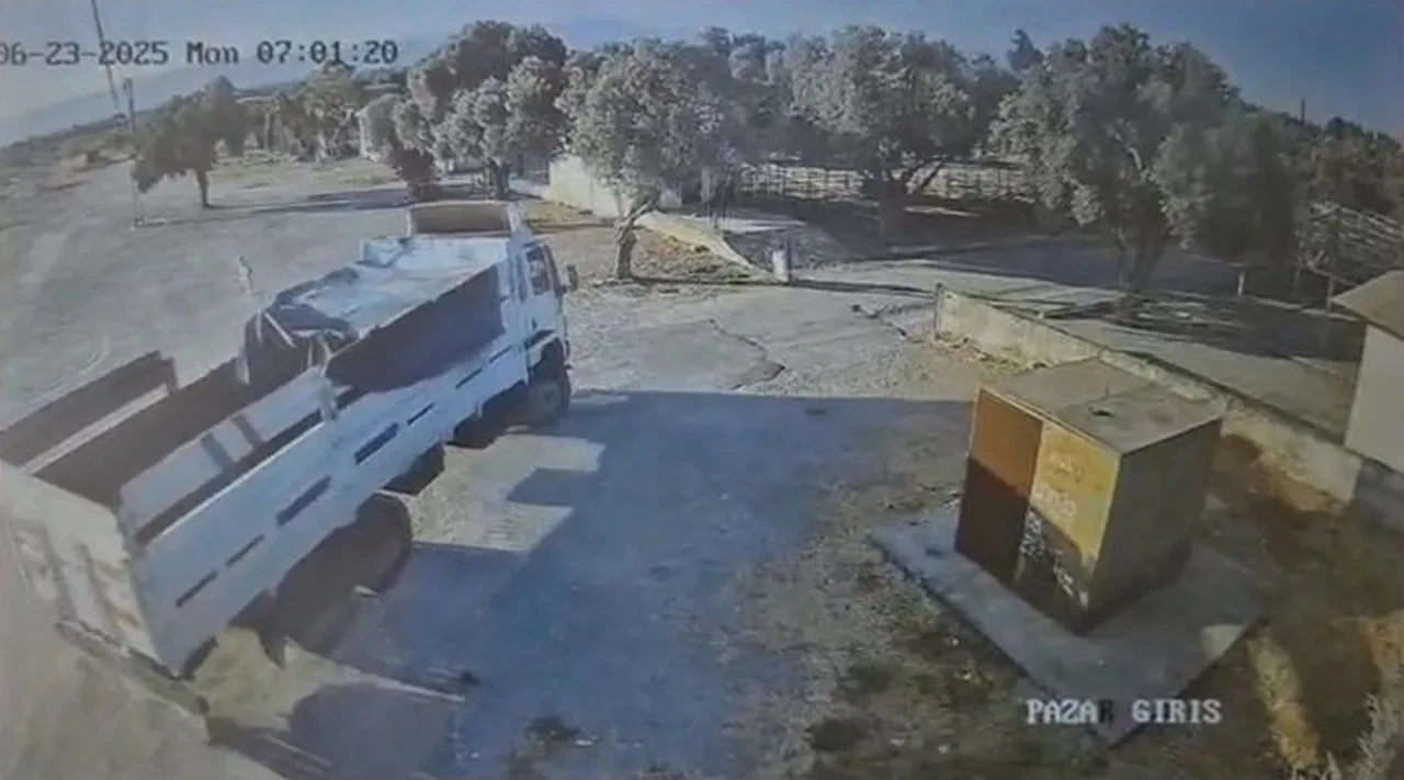 Böyle hırsızlık görülmedi! 400 bin liralık traktörü TIR'a yükleyip götürdüler