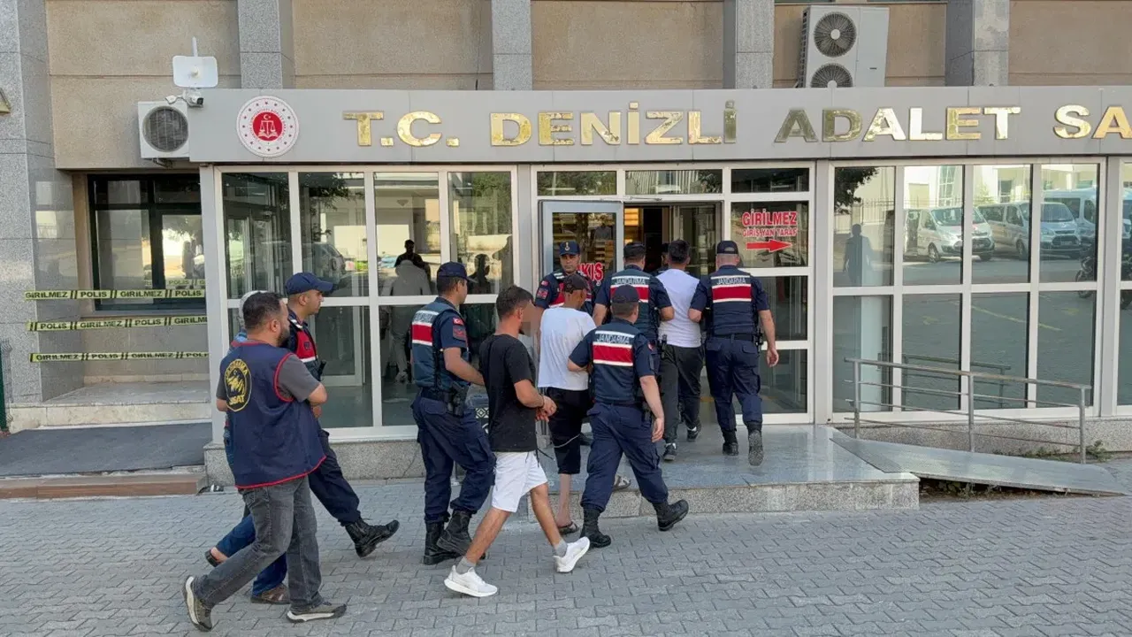 Böyle hırsızlık görülmedi! 400 bin liralık traktörü TIR'a yükleyip götürdüler