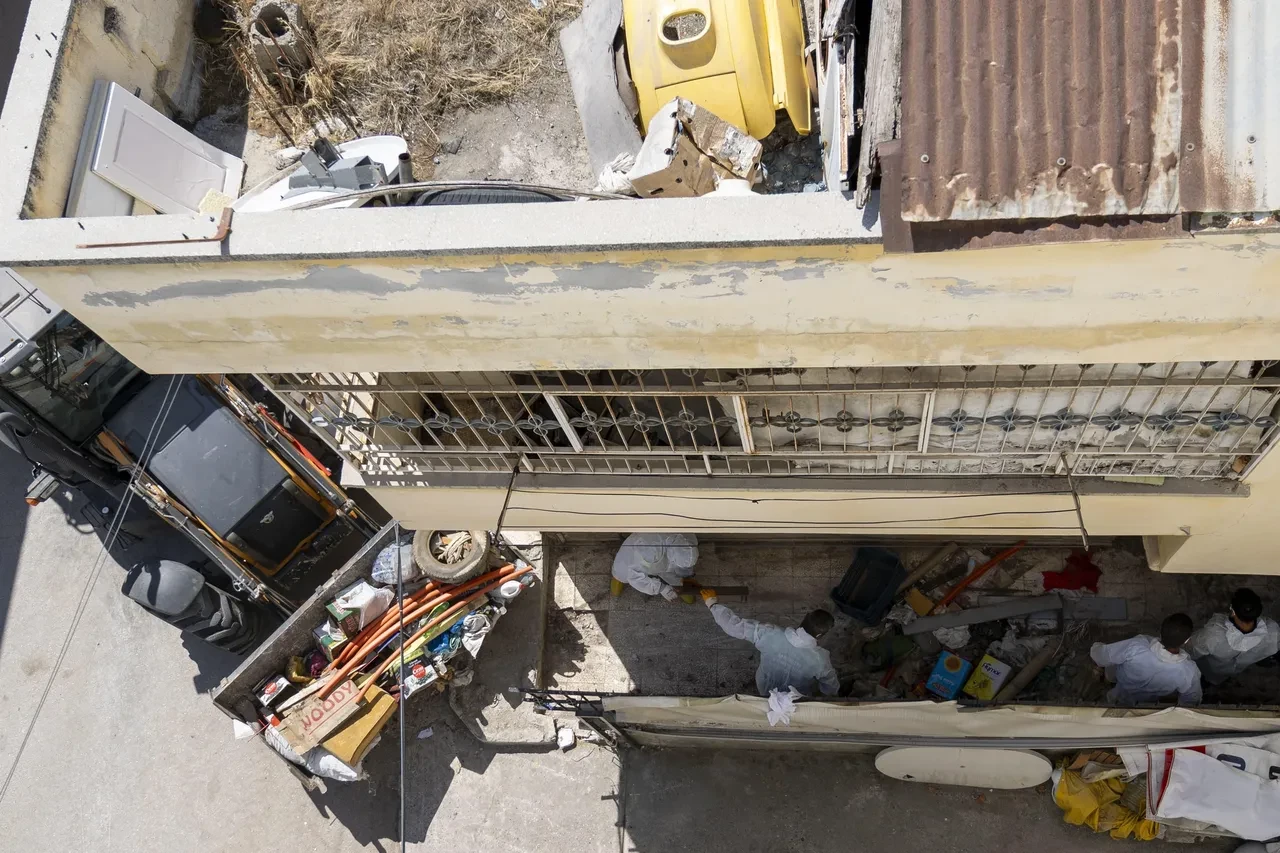 Çöp evden tamı tamına 10 kamyon çöp çıkarıldı