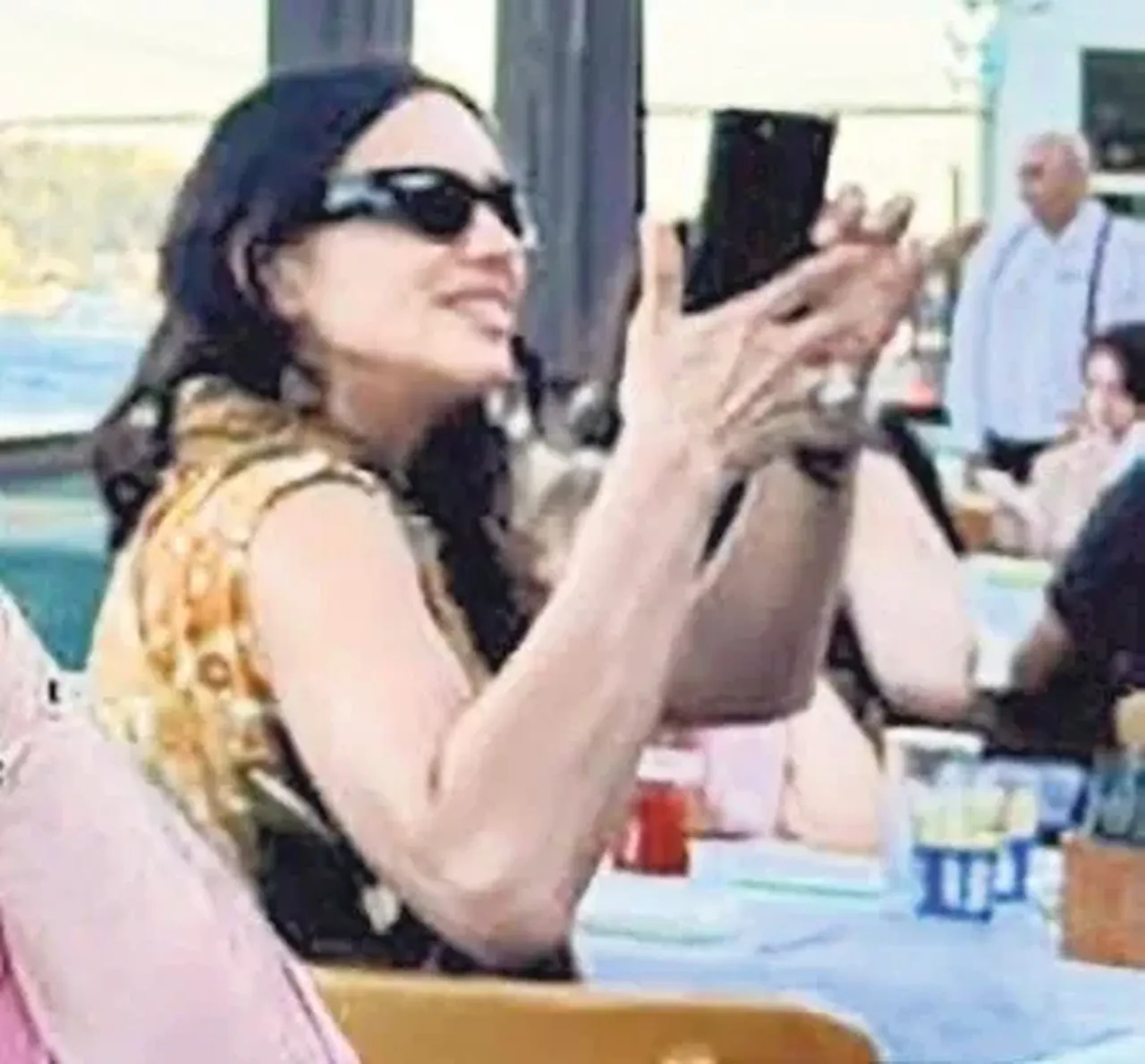 Dünyaca ünlü model Irina Shayk, İstanbul’da objektiflere takıldı! Gördüğü her şeyi kaydetti