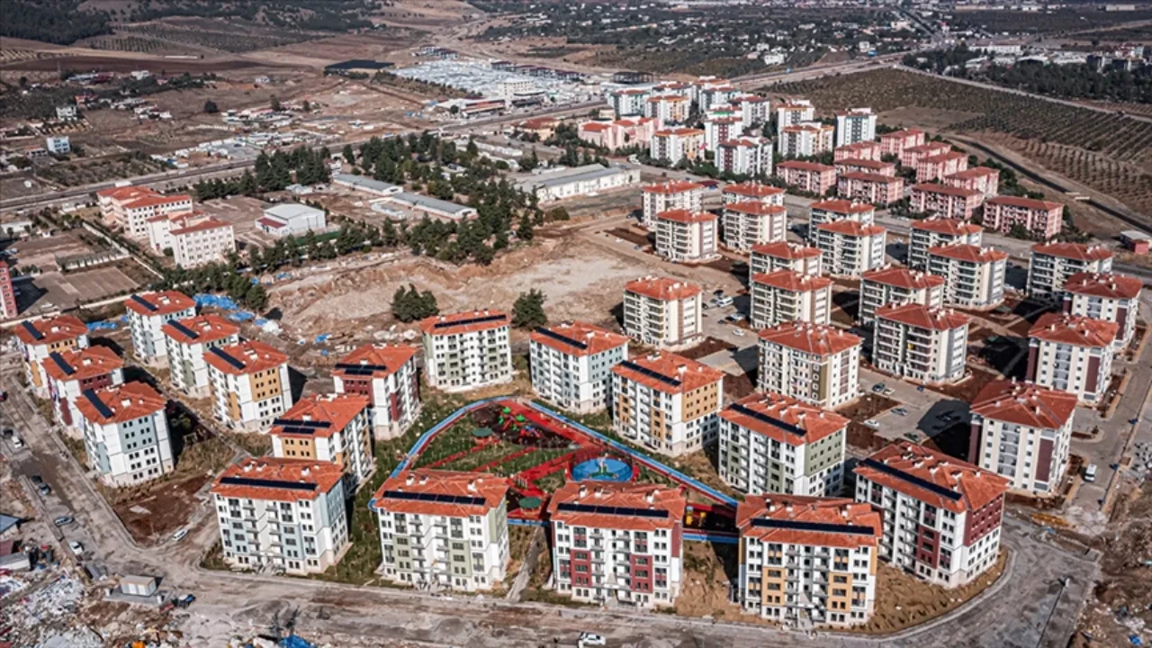Emlak Konut GYO Genel Müdürü Yılmaz, deprem bölgesindeki konutlar için tarih verdi
