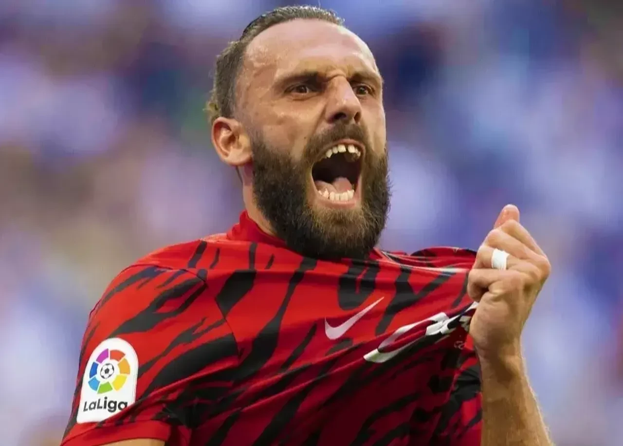 Eski Fenerbahçeli Vedat Muriqi 4 yıllık imzayı attı