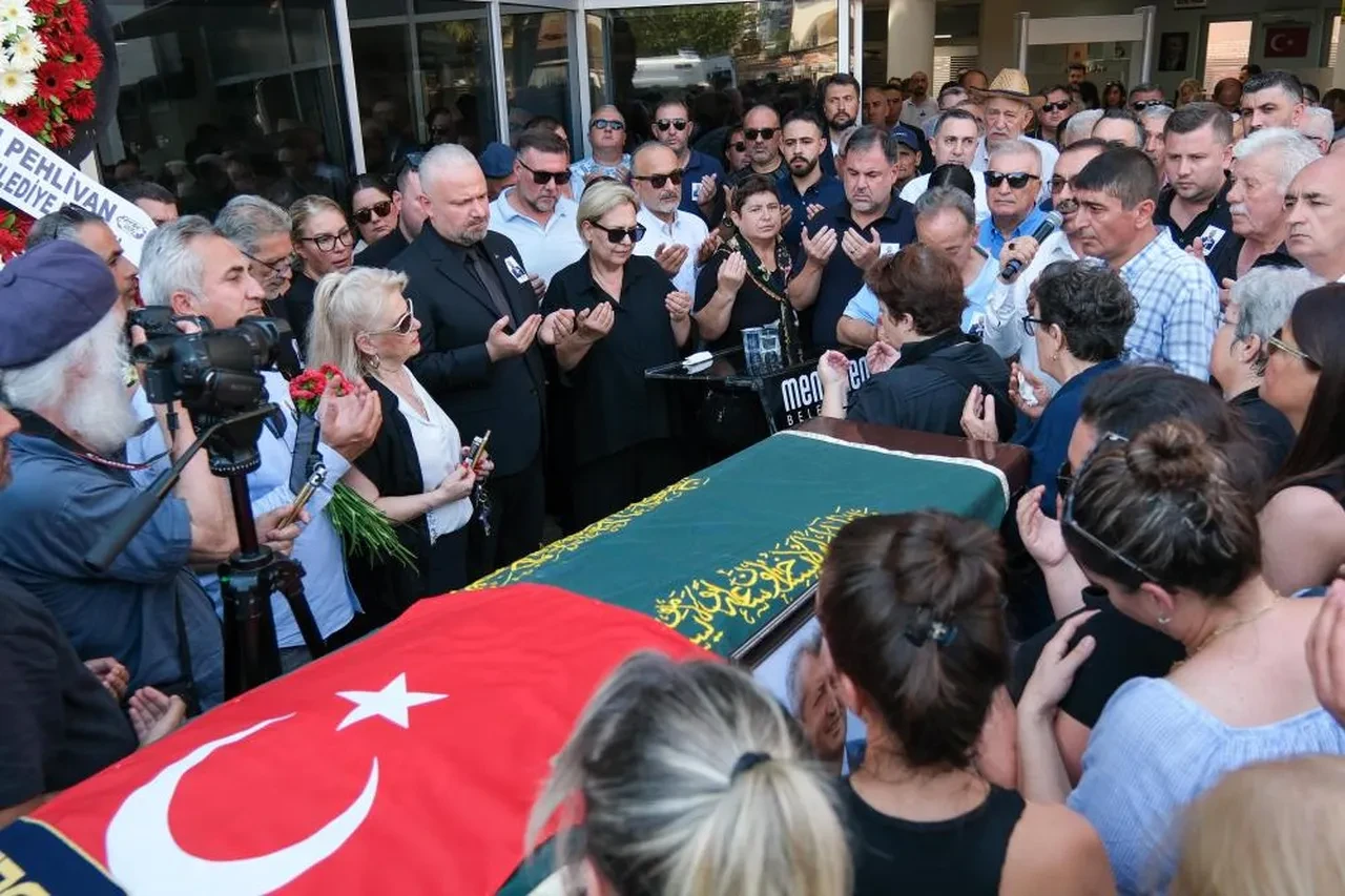 Eski Menemen Belediye Başkanı Tahir Şahin son yolculuğuna uğurlandı! Eşinin sözleri törene damga vurdu