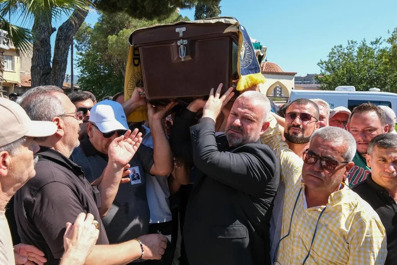 Eski Menemen Belediye Başkanı Tahir Şahin son yolculuğuna uğurlandı! Eşinin sözleri törene damga vurdu