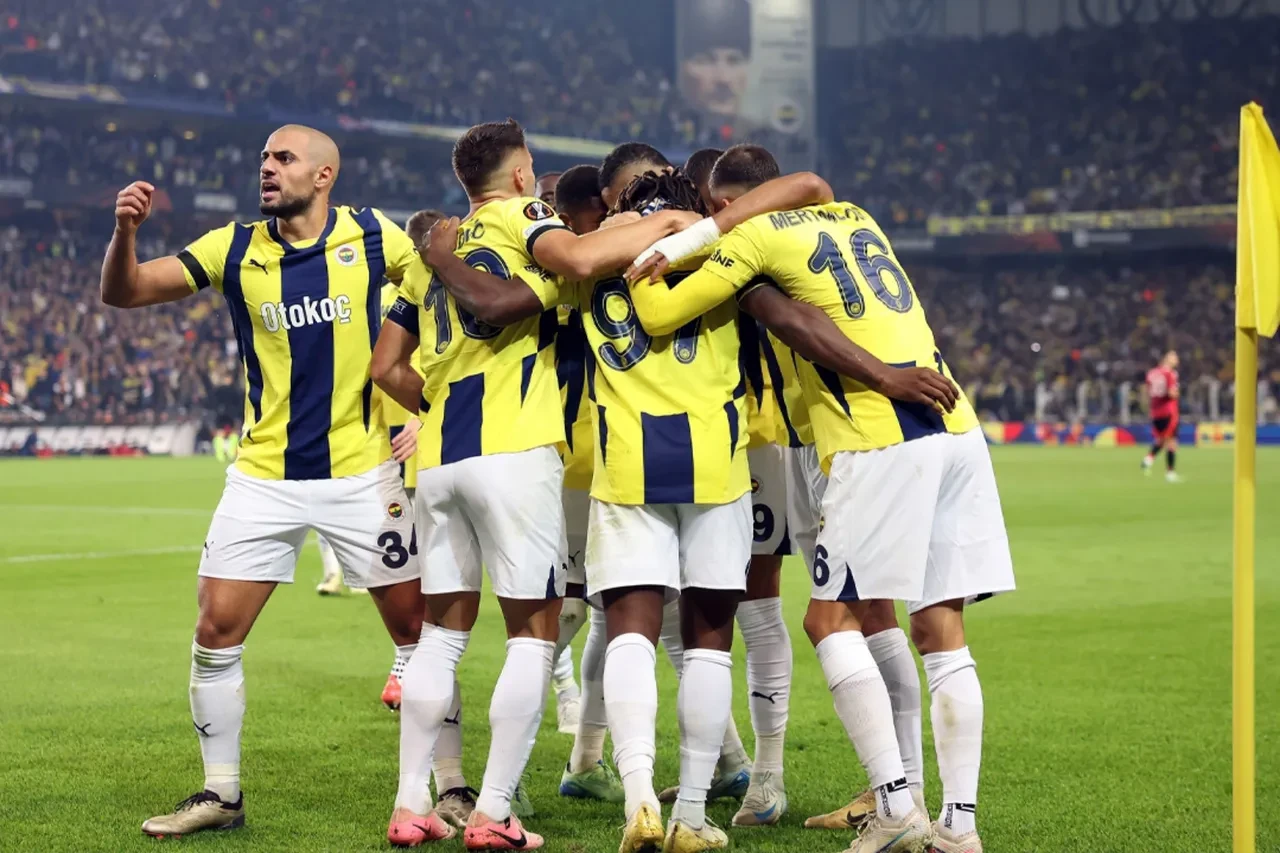 /futbol/fenerbahcenin-orta-sahasina-italyan-kancasi-transfer-icin-5-milyon-euroluk-fark-kaldi-3232992