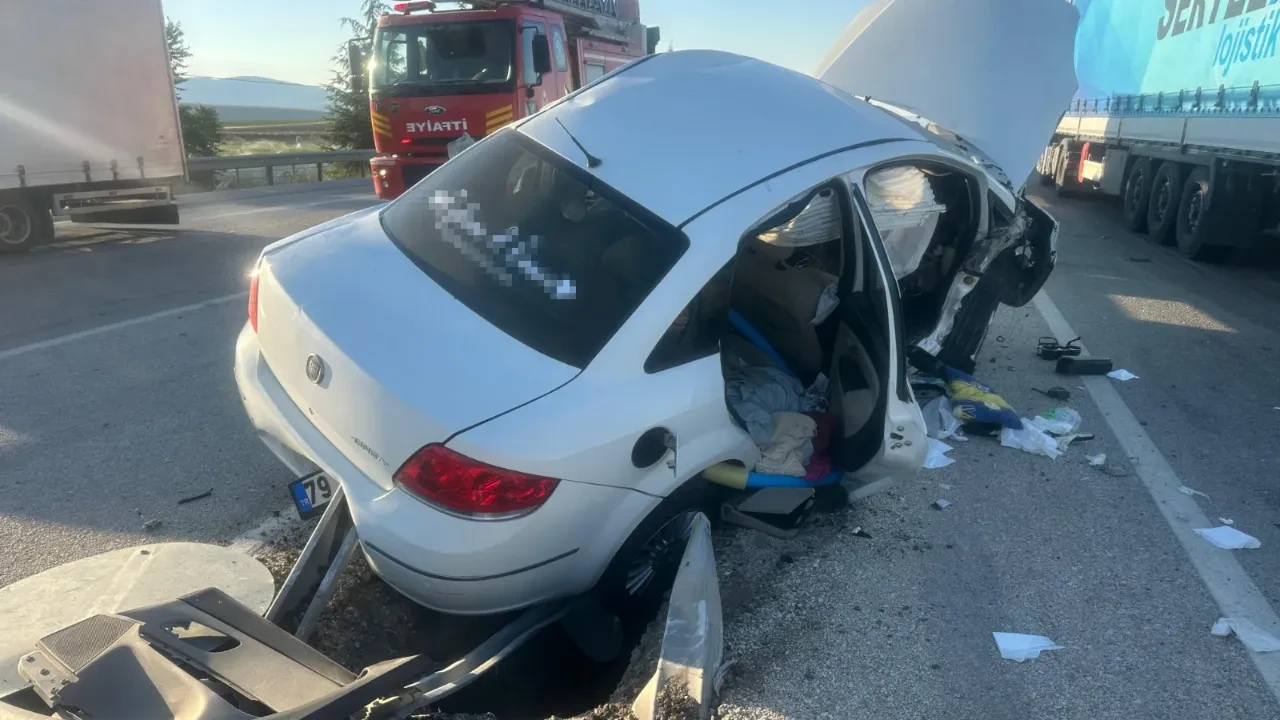 Henüz bir haftalık evliydiler! Genç çifti trafik kazası ayırdı, araçtaki yazı yürekleri sızlattı