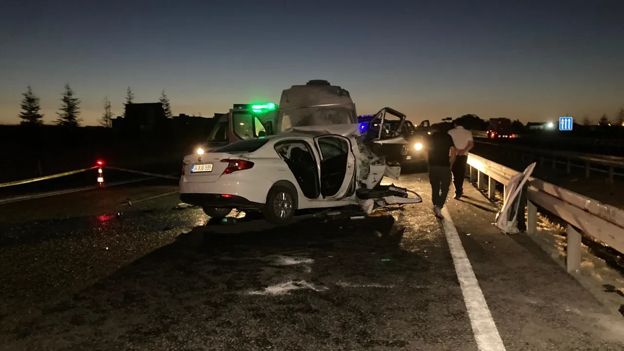 Kızının mezuniyetinden dönüyordu! Kafa kafaya facia!