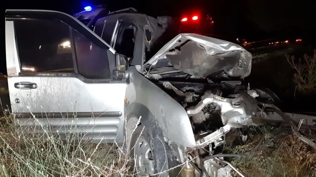 Önce geyiğe sonra kamyona çarptı! Feci kazada ölü ve yaralı var