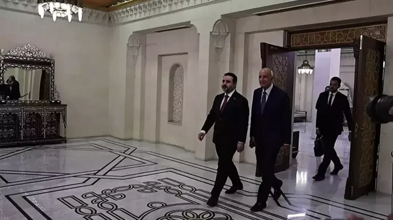 PKK'nın silah bırakması öncesi Suriye'de Ahmed Şara Mazlum Abdi ile görüştü! 2 ülke detayı