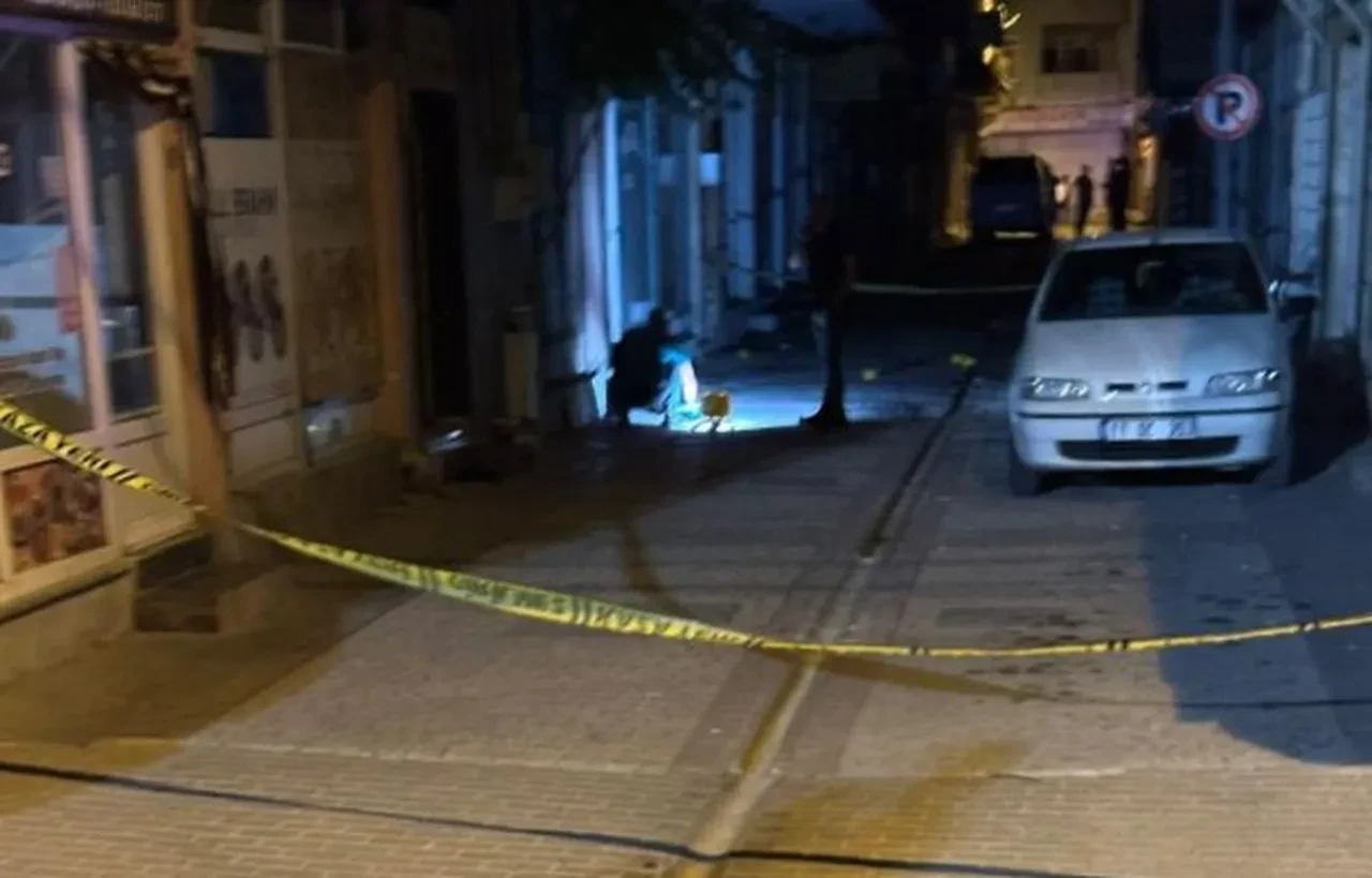 Sokak ortasında kanlı infaz! 21 yaşındaki genç hayatını kaybetti