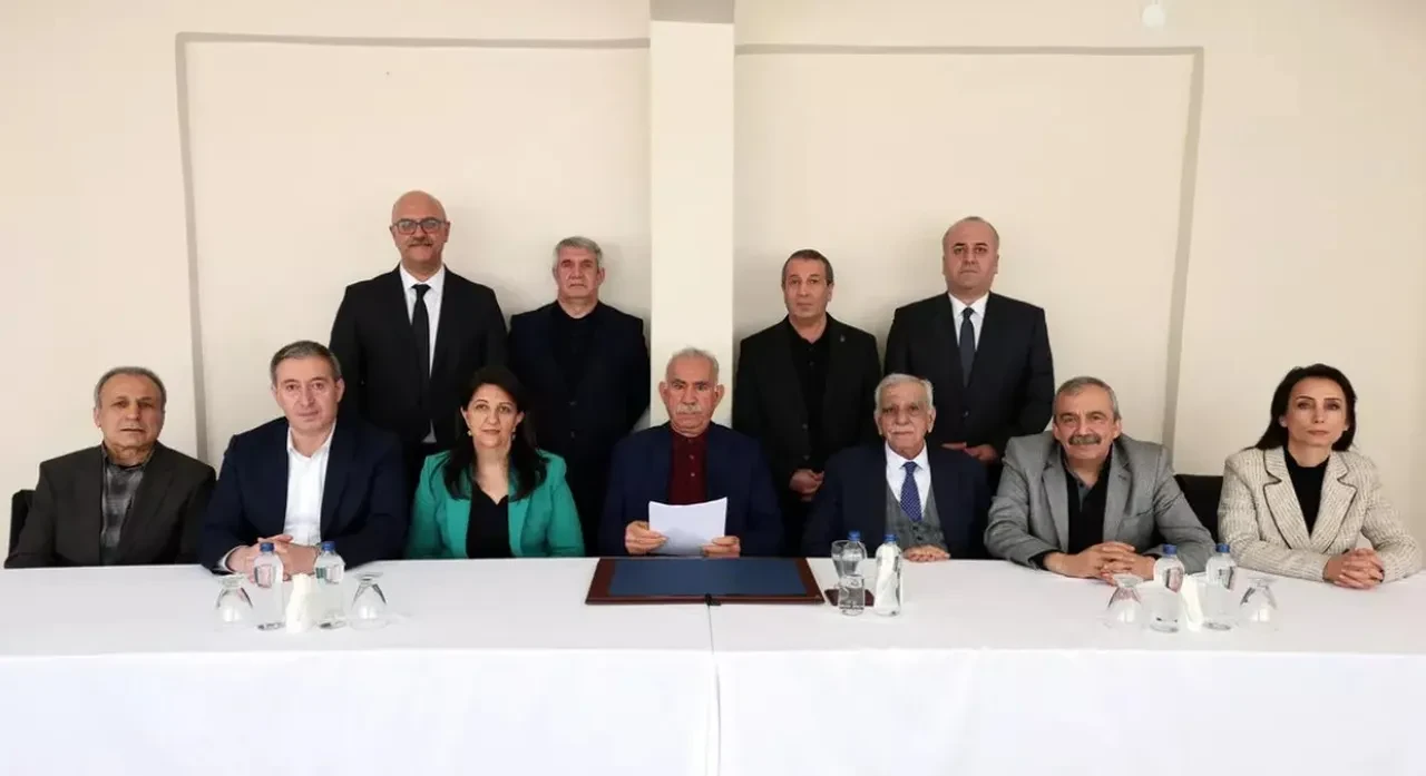 Teröristbaşı Abdullah Öcalan'dan terör örgütü PKK'ya bu kez videolu çağrı geldi