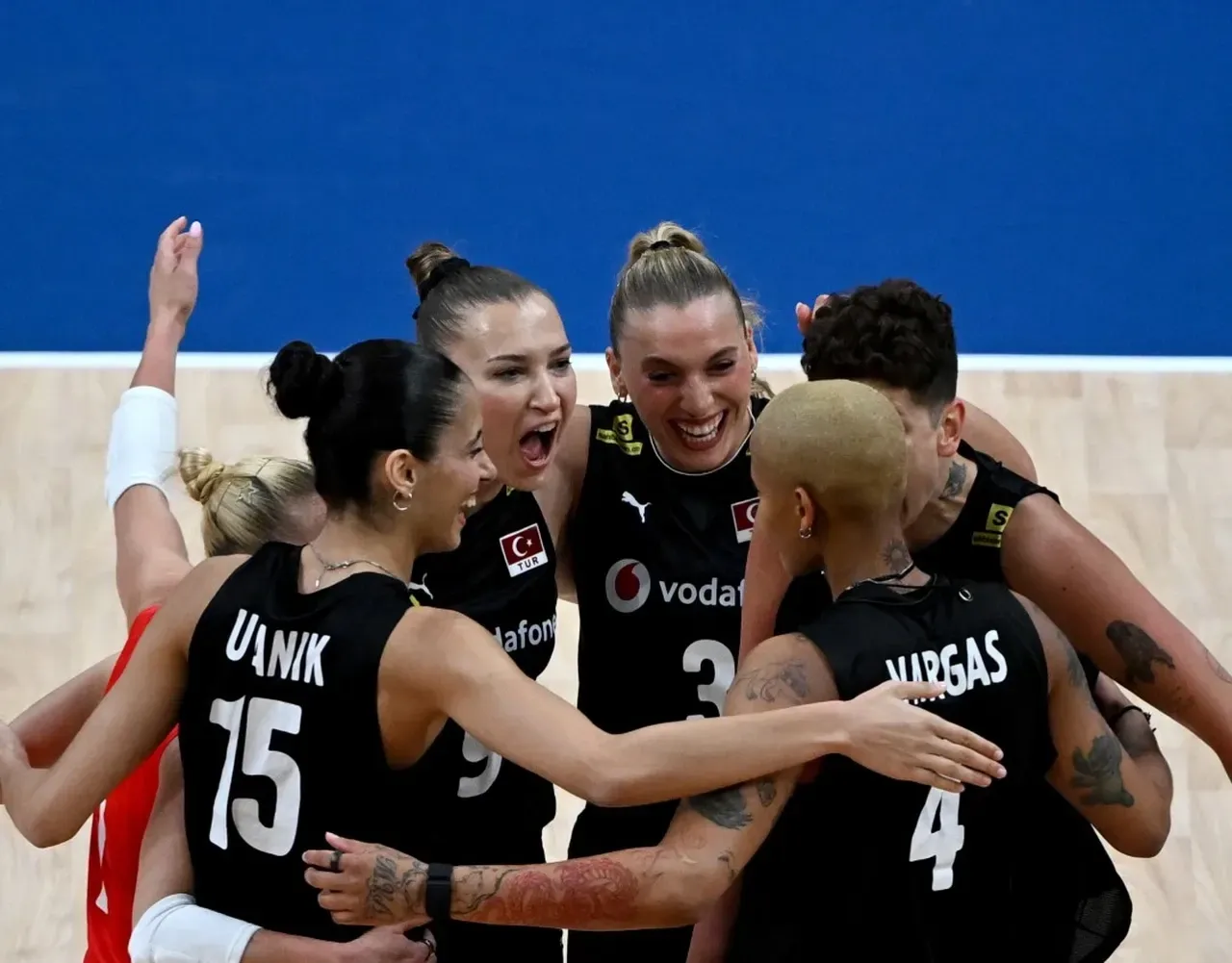 Türkiye - Hollanda voleybol maçı ne zaman, saat kaçta? Filenin Sultanları 3. haftanın ilk maçına çıkacak