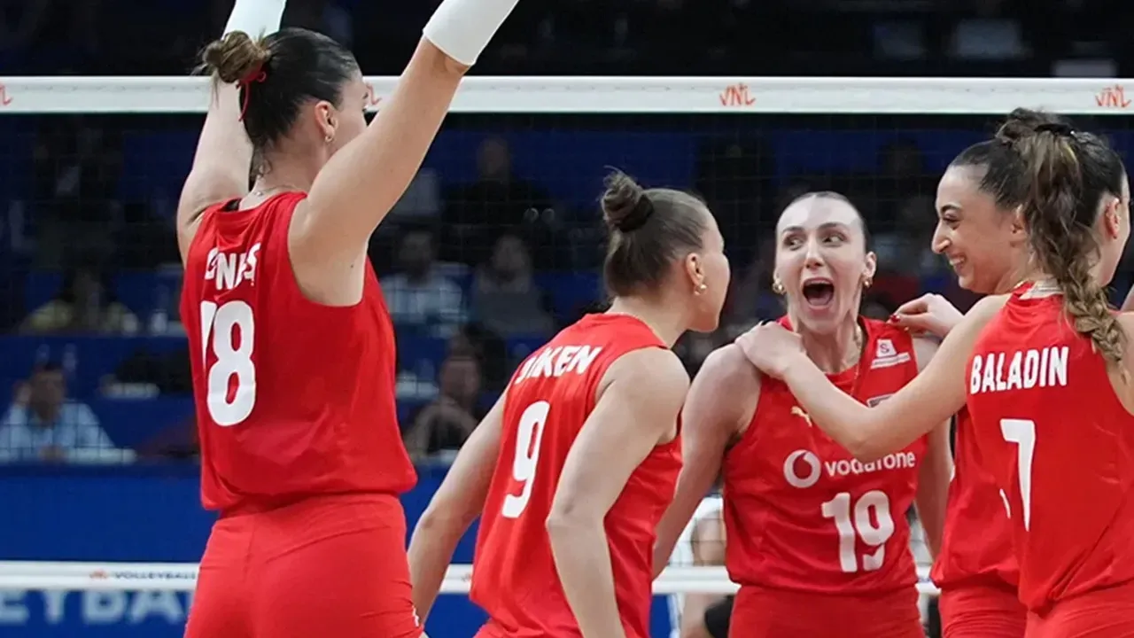 Türkiye - Hollanda voleybol maçı ne zaman, saat kaçta? Filenin Sultanları 3. haftanın ilk maçına çıkacak