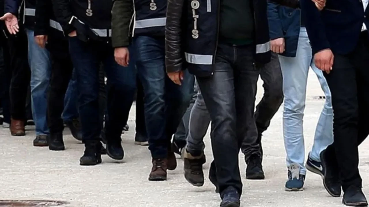 Vizesi biten kadınları para karşılığı evlendiriyorlardı! O çete çökertildi! Gözaltına alınanlar arasında memurlar da var