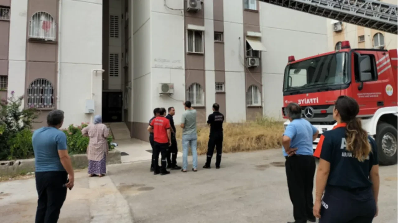 Adana'da faciadan dönüldü! İşe giderken bir anda apartman merdiveni ayaklarından kaydı 