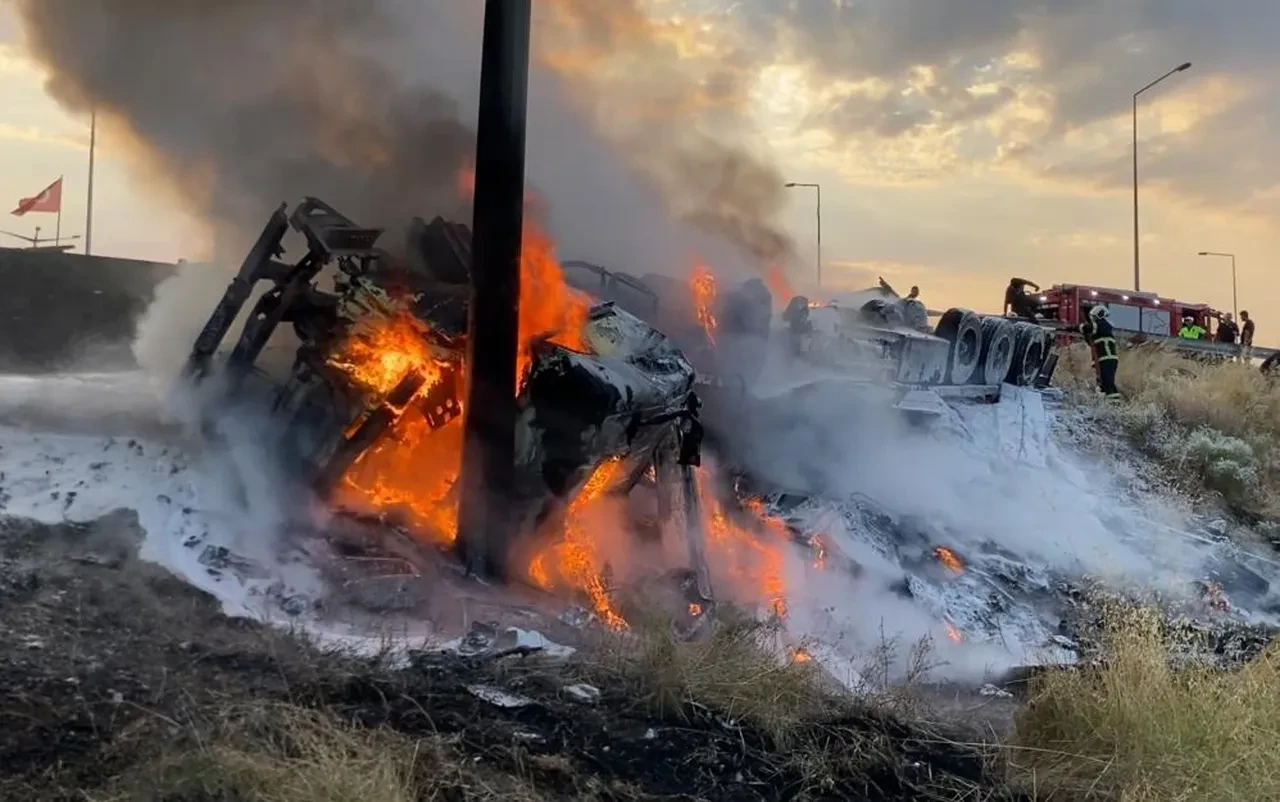 Aksaray'da korkunç kaza! Şarampole devrildi, alev alev yandı: Sürücü son anda kurtuldu