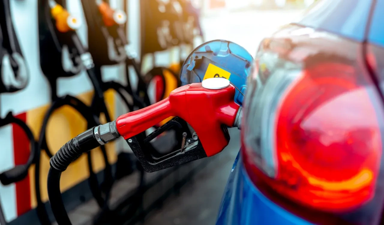 Araç sahiplerine kötü haber! Benzin ve motorine zam yolda: Akaryakıt fiyatı 57 TL'yi geçecek