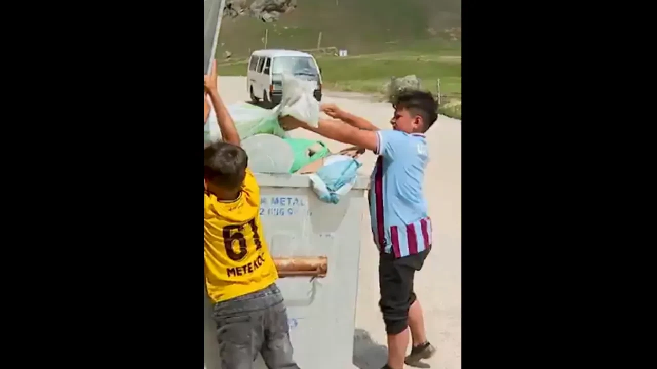 Bakan Kurum'dan doğa kahramanlarına teşekkür! Yayladaki çöpleri topladılar