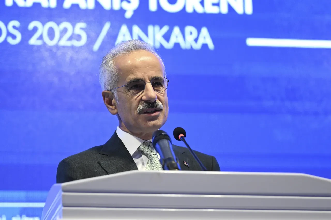 Bakan Uraloğlu duyurdu: 2,5 saatlik yol 18 dakikaya düşüyor