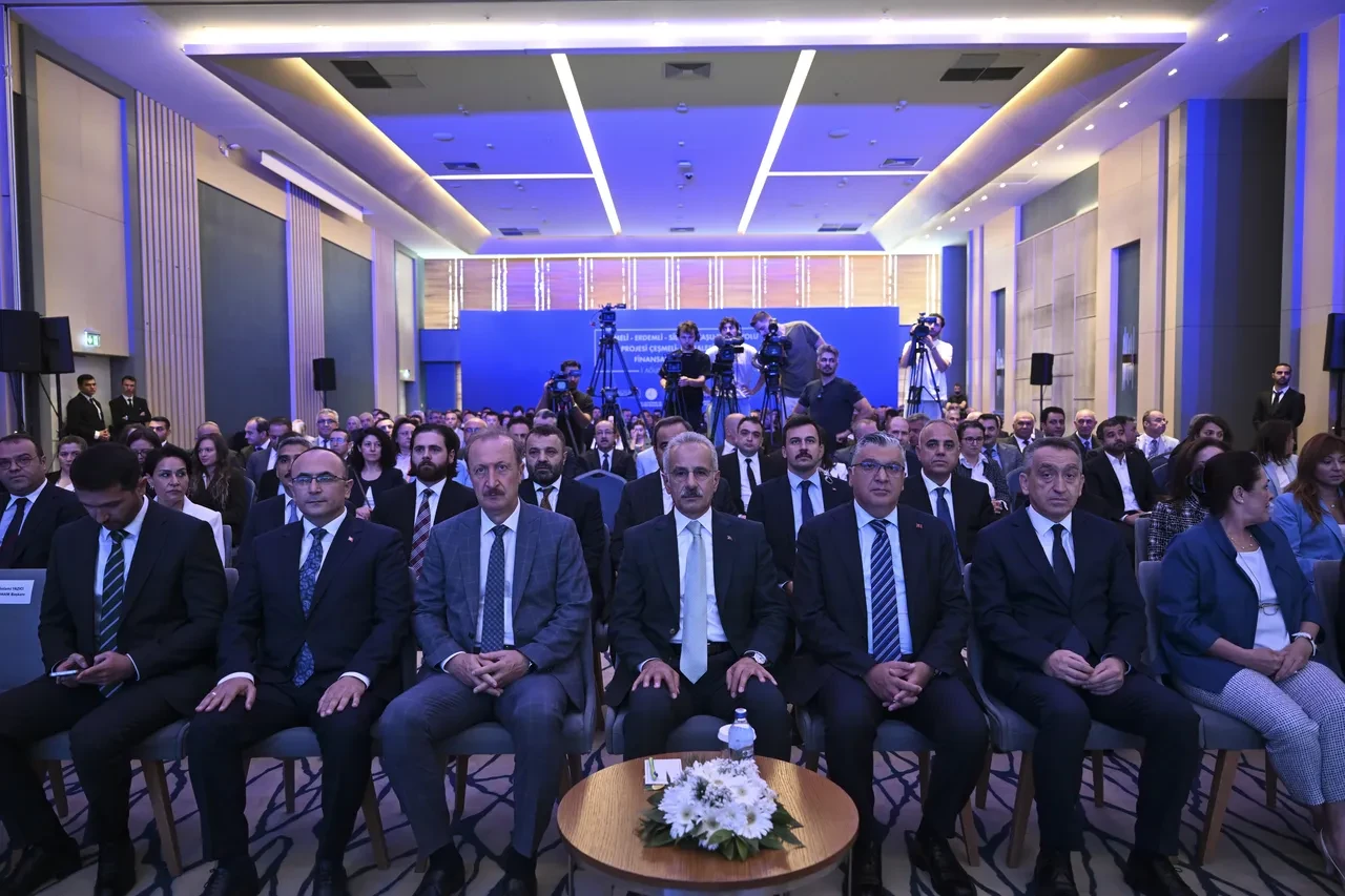 Bakan Uraloğlu duyurdu: 2,5 saatlik yol 18 dakikaya düşüyor