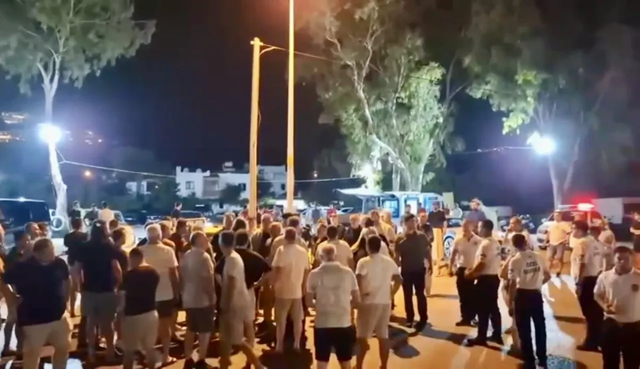 Bodrum'da ortalık karıştı! Taksicilerle VIP minibüs sürücüleri birbirine girdi! 150 taksici yolu kapattı