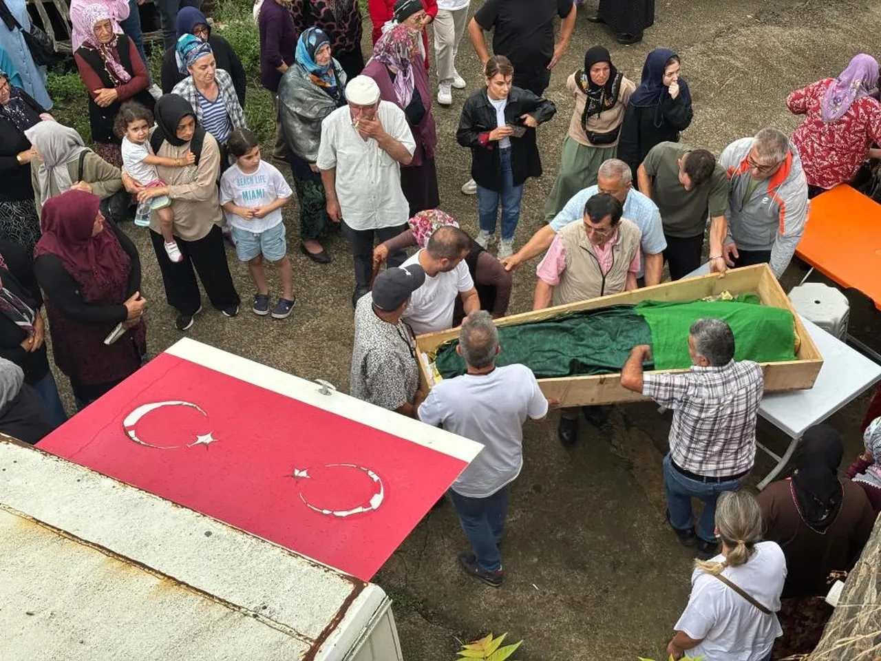 Boşanma aşamasındaki eşi tarafından katledilen Sinem Topaloğlu'na son veda! O sözler ve acı detay yürek yaktı