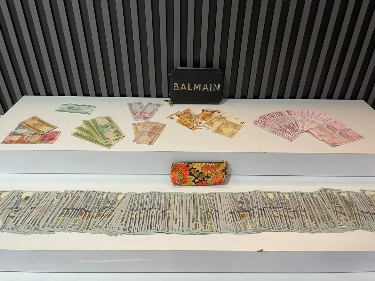 Çocuk bakıcısından 5 milyonluk vurgun! Dolarlar, eurolar, bileklikler ve kolyelerle yakalandı