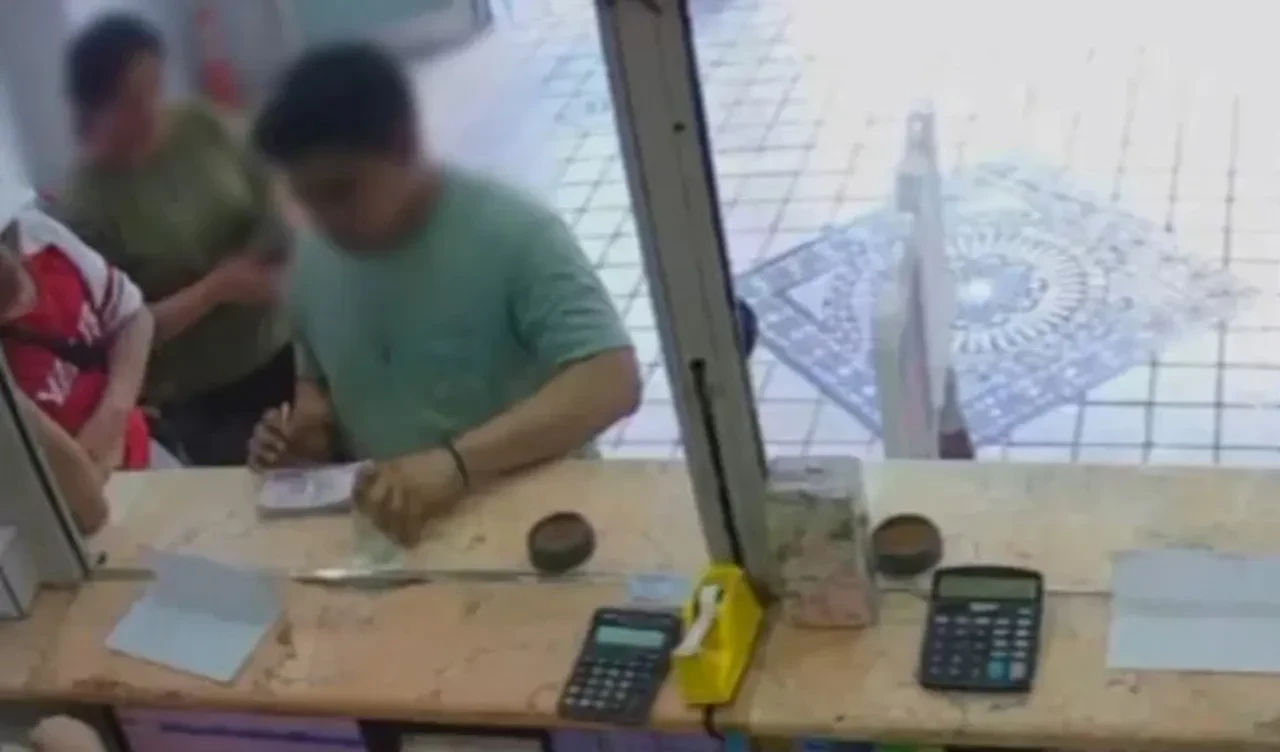 Çocuk bakıcısından 5 milyonluk vurgun! Dolarlar, eurolar, bileklikler ve kolyelerle yakalandı