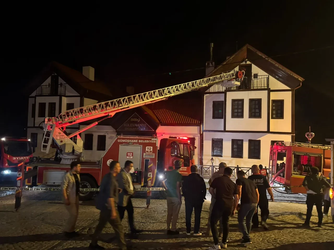 Gümüşhane'de tarihi mahallede bulunan otelde korkutan yangın