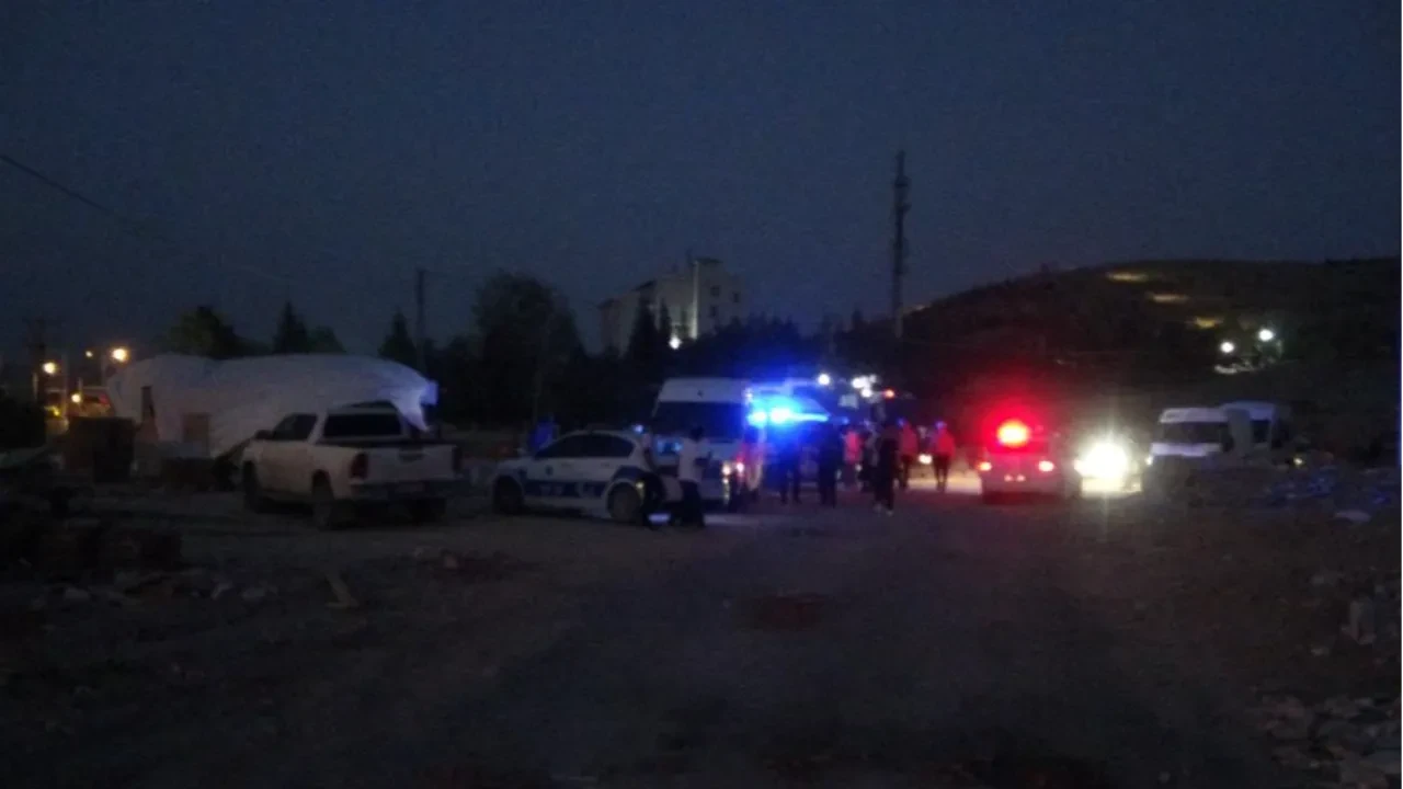 Her yeri ateşe verdiler! Malatya'da işçiler arasında bıçaklı silahlı kavga çıktı: Çok sayıda yaralı var!